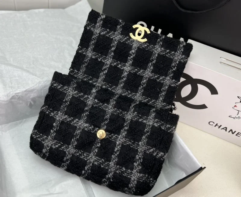 RelaxedFit Chanel 19 Bags 55575