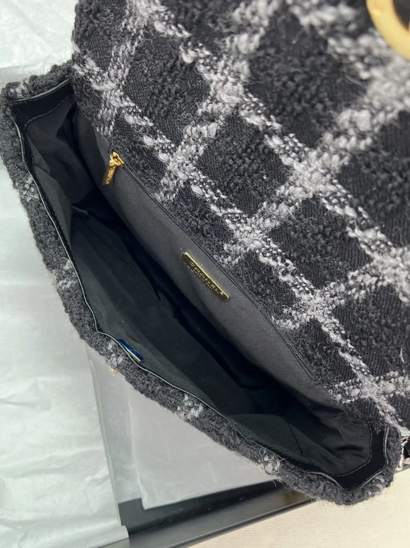 RelaxedFit Chanel 19 Bags 55575