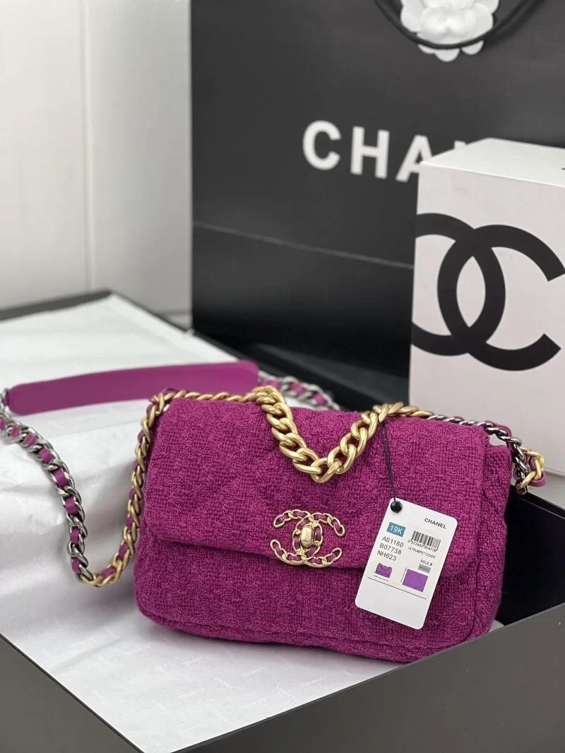 Vibrant Chanel 19 Bags 55535