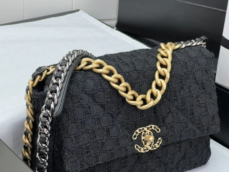 Chanel 19 Bags EasyCare 55517