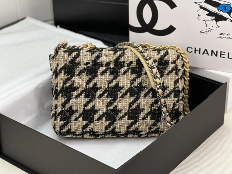 Chanel 19 Bags Effortless 55519