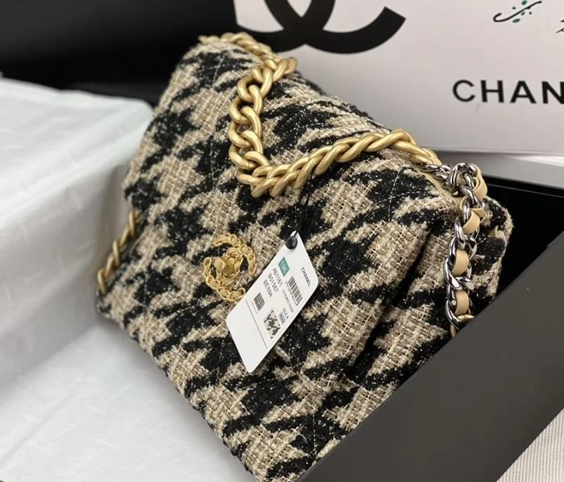 Chanel 19 Bags Effortless 55519