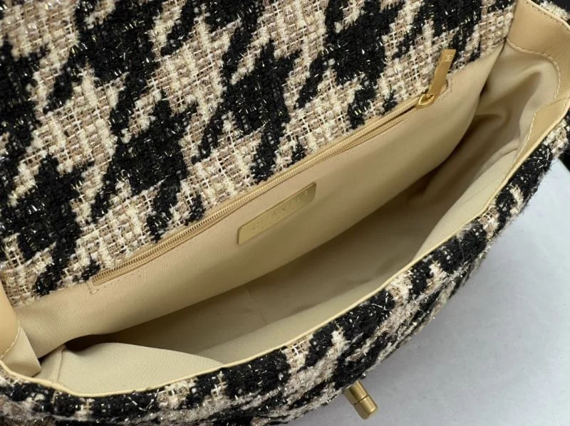 Chanel 19 Bags Effortless 55519