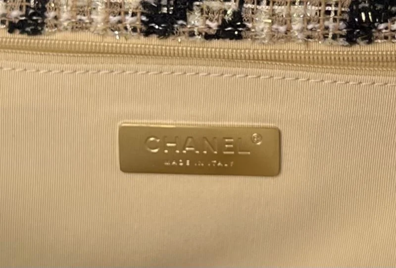 Chanel 19 Bags Effortless 55519
