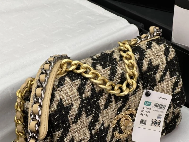 Chanel 19 Bags Sporty 55589