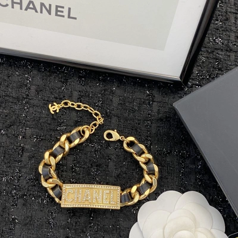 Chanel Bracelets Sleek 231421