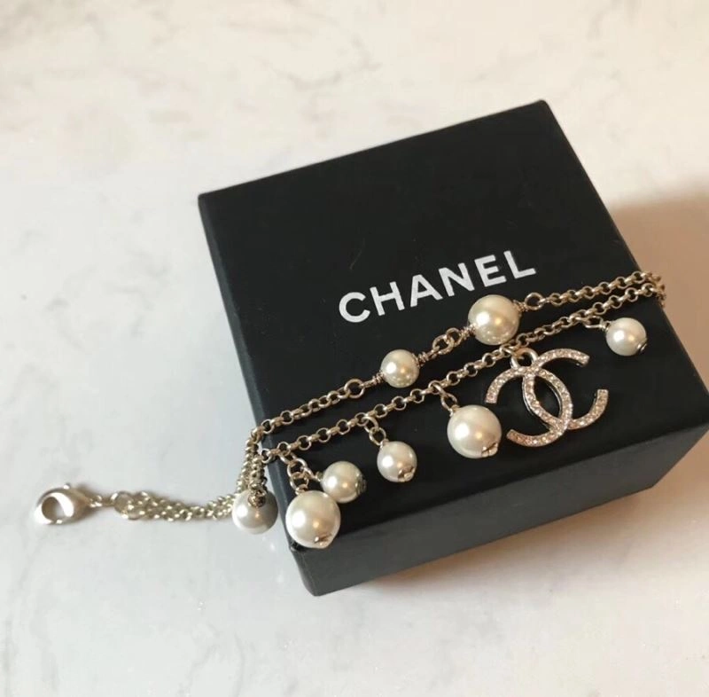 Compact Chanel Bracelets 231452