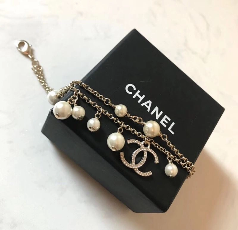 Compact Chanel Bracelets 231452