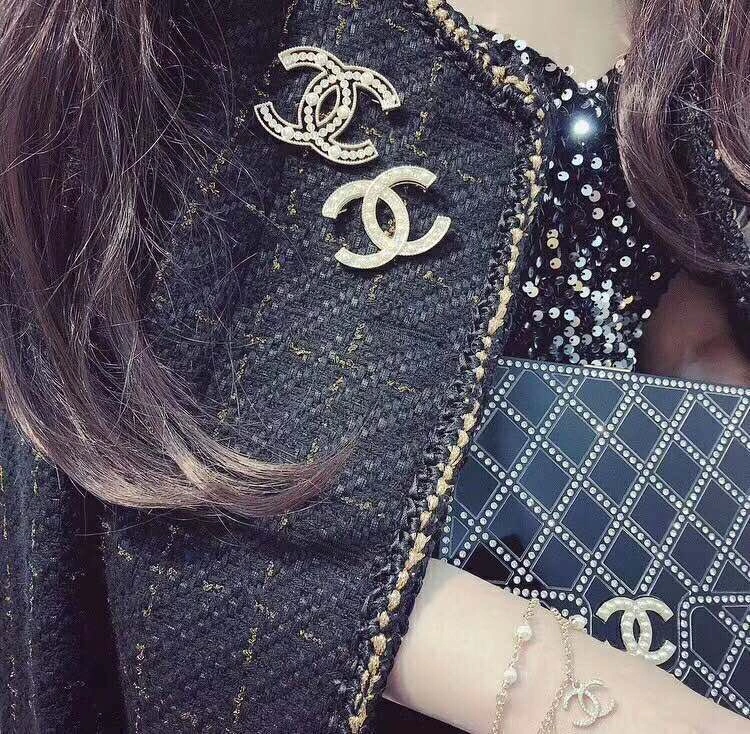 Compact Chanel Bracelets 231452