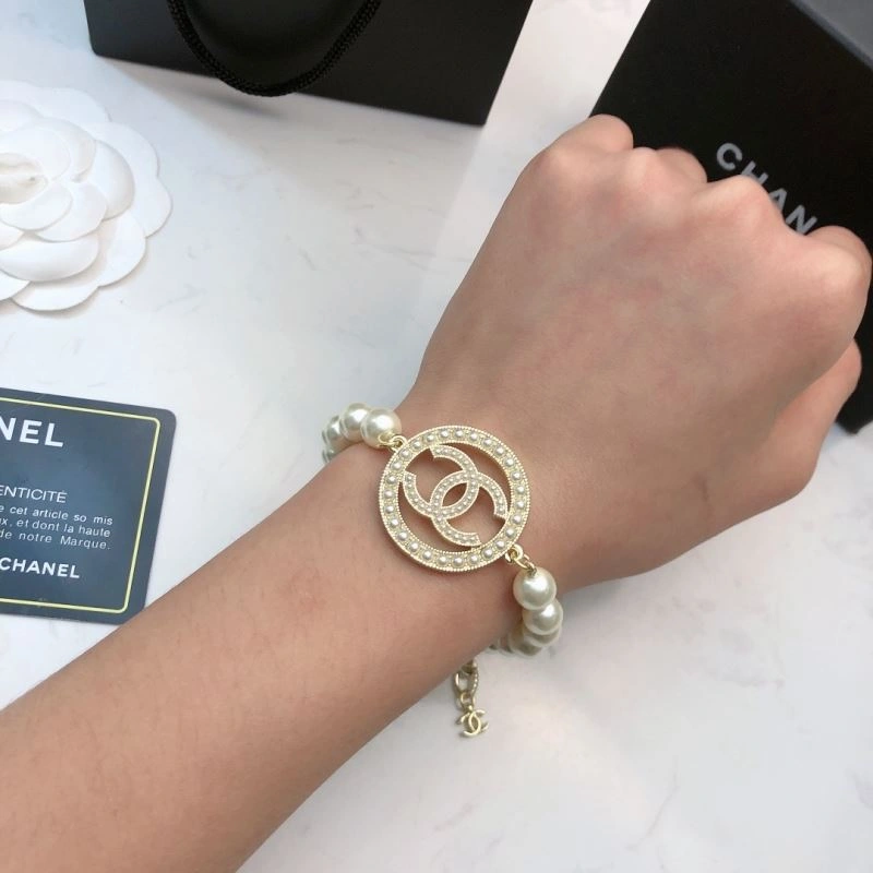 Snug Chanel Bracelets 231410