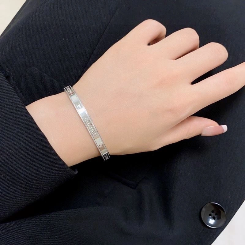 Contemporary Chanel Bracelets 231389