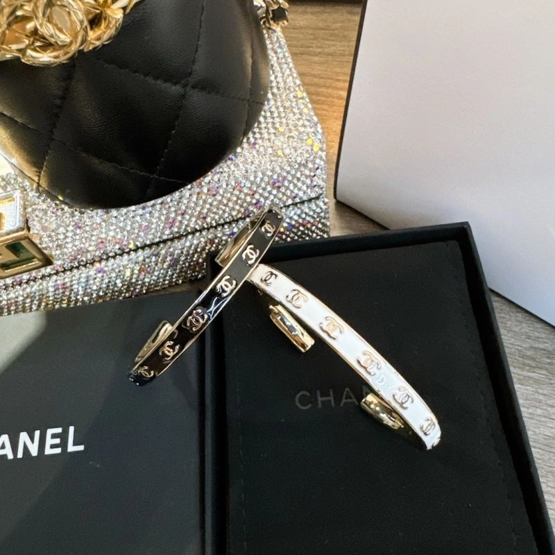 Breathable Chanel Bracelets 230846