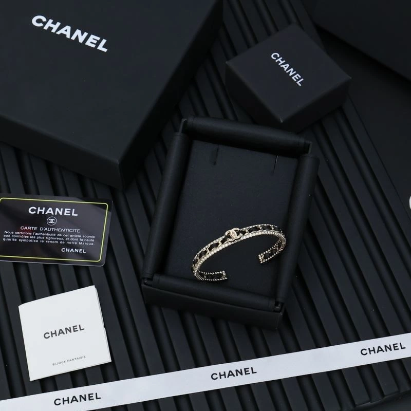 Chanel Bracelets Premium 230821