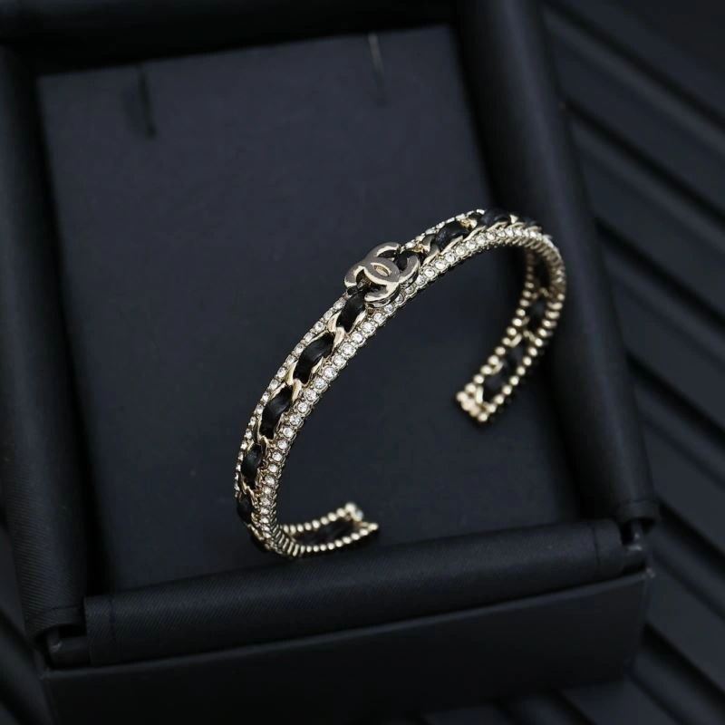 Chanel Bracelets Premium 230821