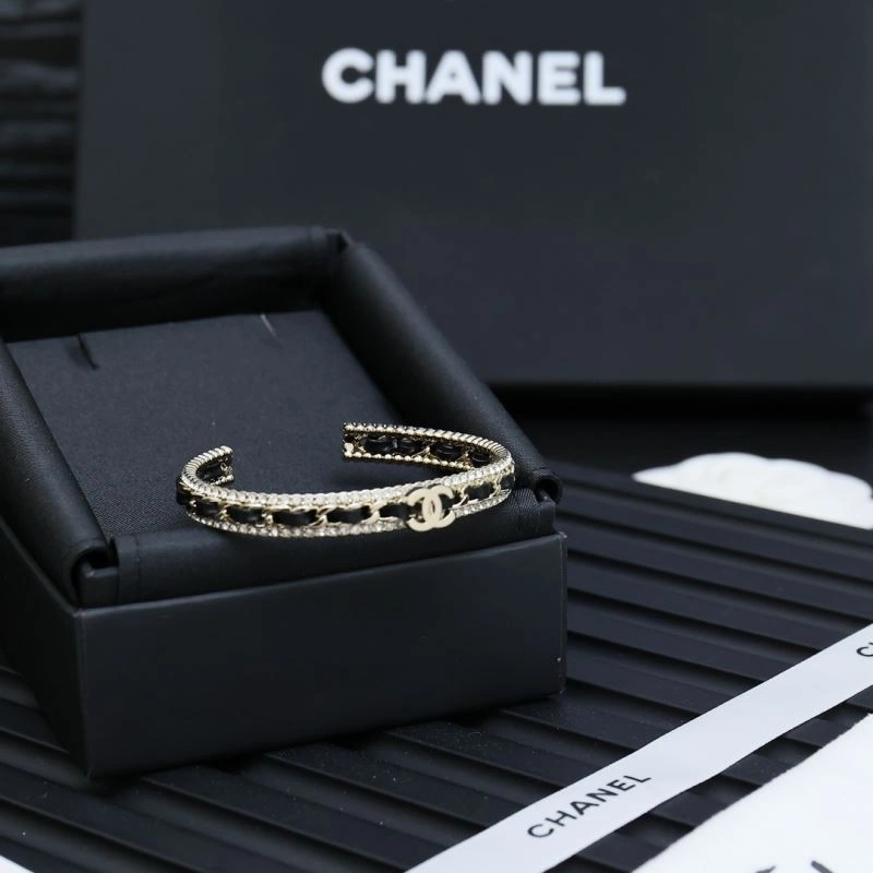 Chanel Bracelets Premium 230821