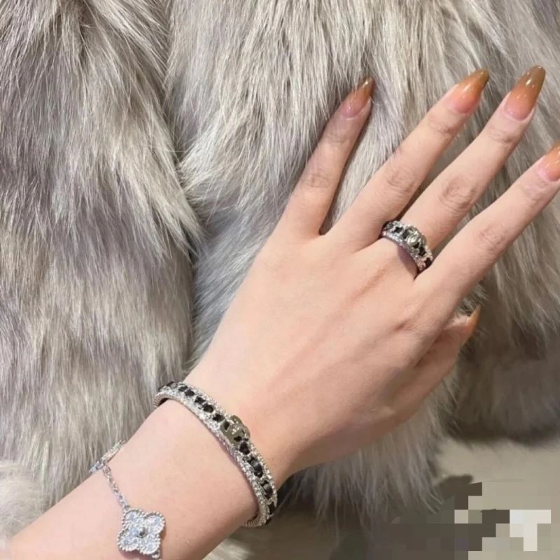 Chanel Bracelets Premium 230821