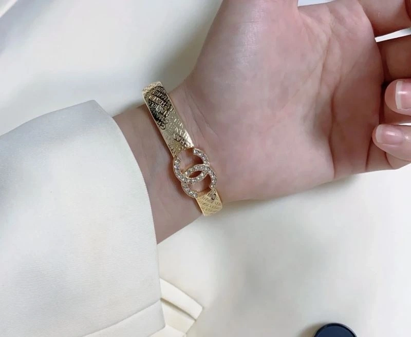 Chanel Bracelets Elegant 230852