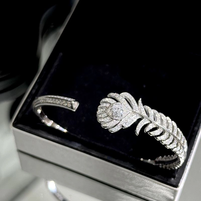 Attractive Chanel Bracelets 232410