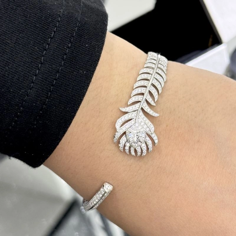 Attractive Chanel Bracelets 232410