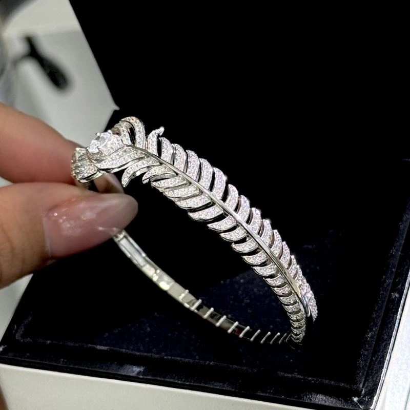 Attractive Chanel Bracelets 232410