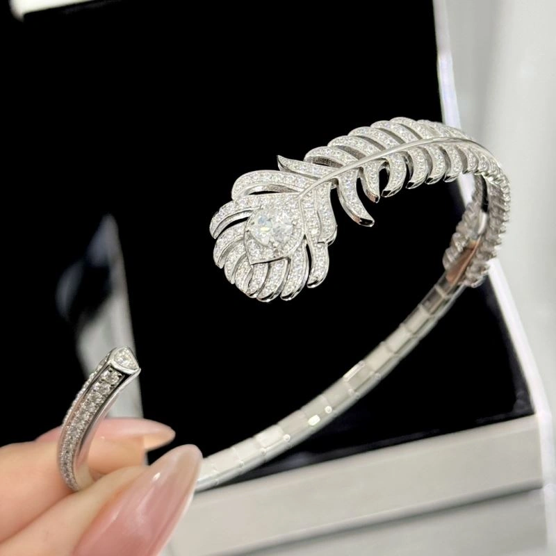 Attractive Chanel Bracelets 232410