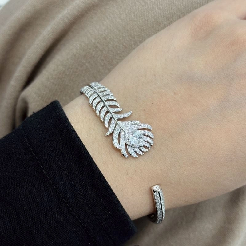 Attractive Chanel Bracelets 232410