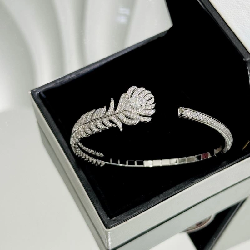 Attractive Chanel Bracelets 232410