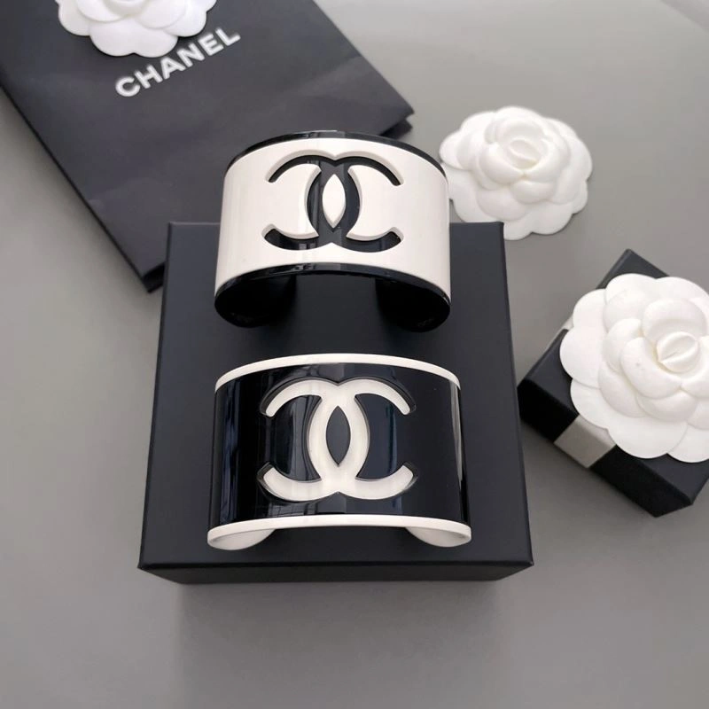 Chanel Bracelets Elegant 232513