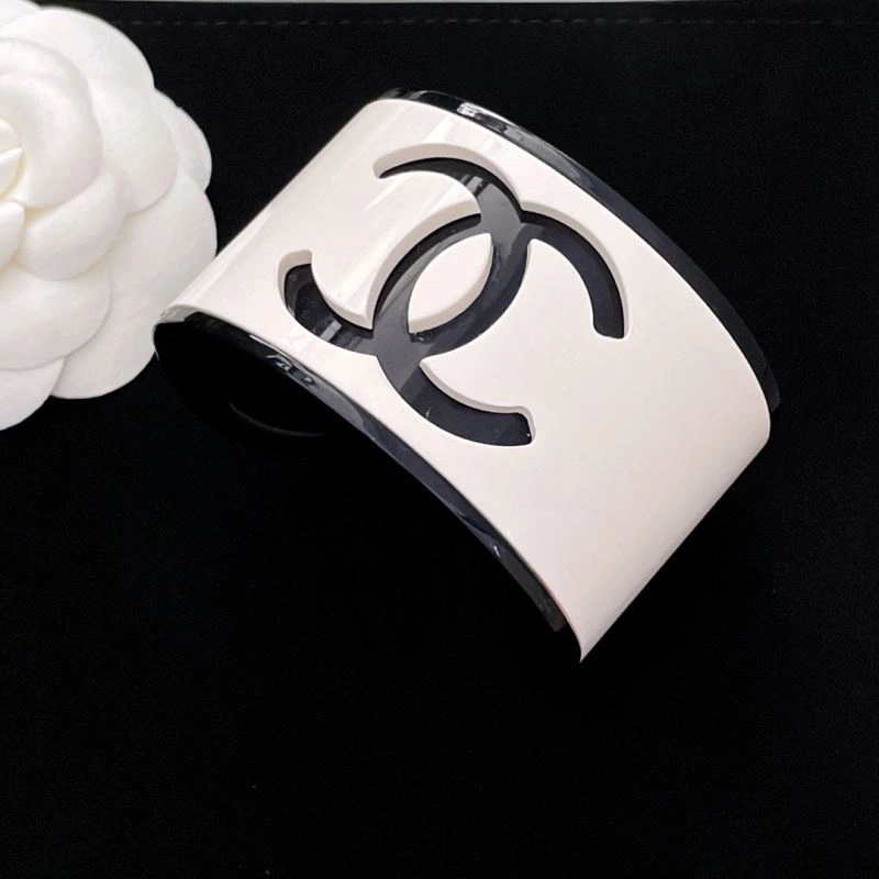 Chanel Bracelets Elegant 232513