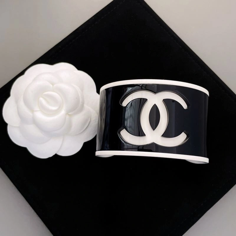 Chanel Bracelets Elegant 232513
