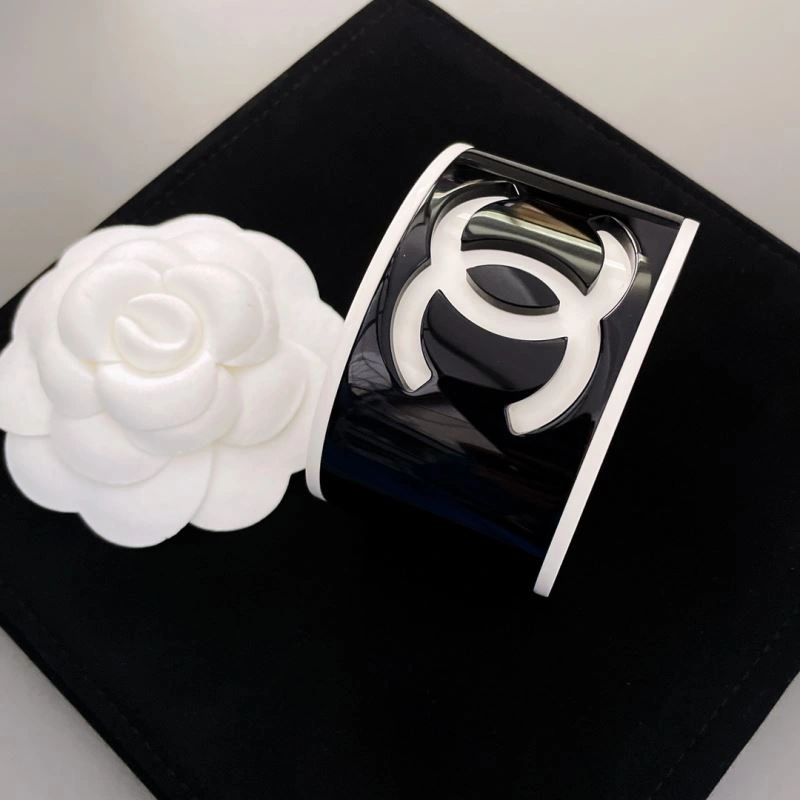 Chanel Bracelets Elegant 232513