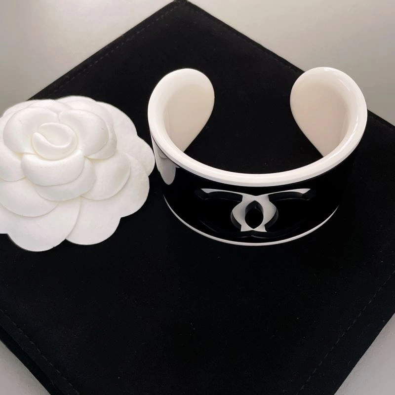 Chanel Bracelets Elegant 232513