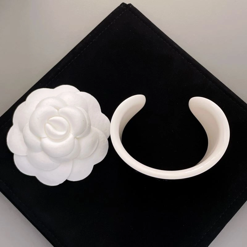 Chanel Bracelets Elegant 232513
