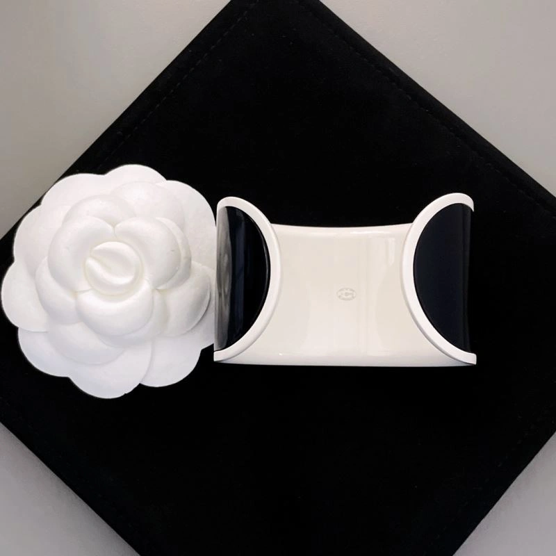 Chanel Bracelets Elegant 232513