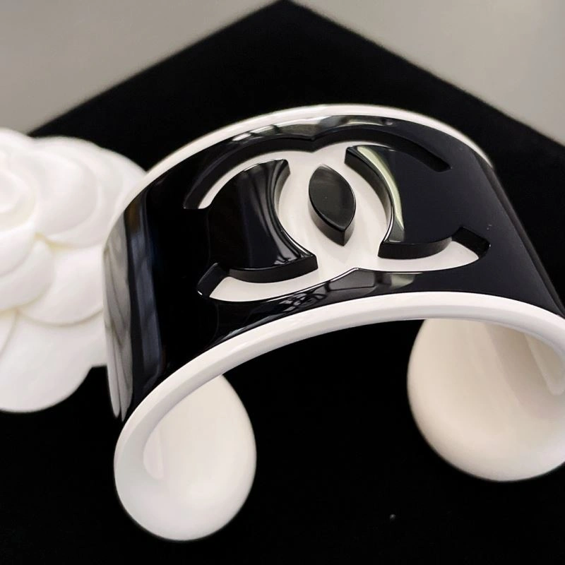 Chanel Bracelets Elegant 232513