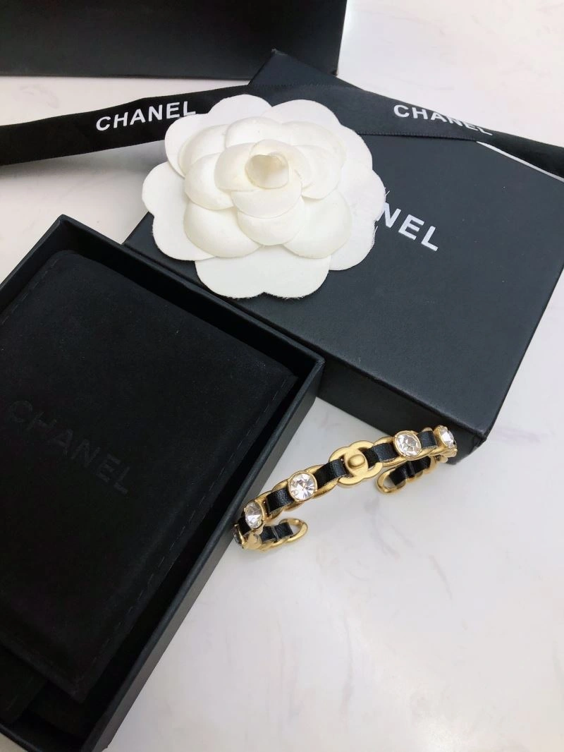 Chic Chanel Bracelets 232400