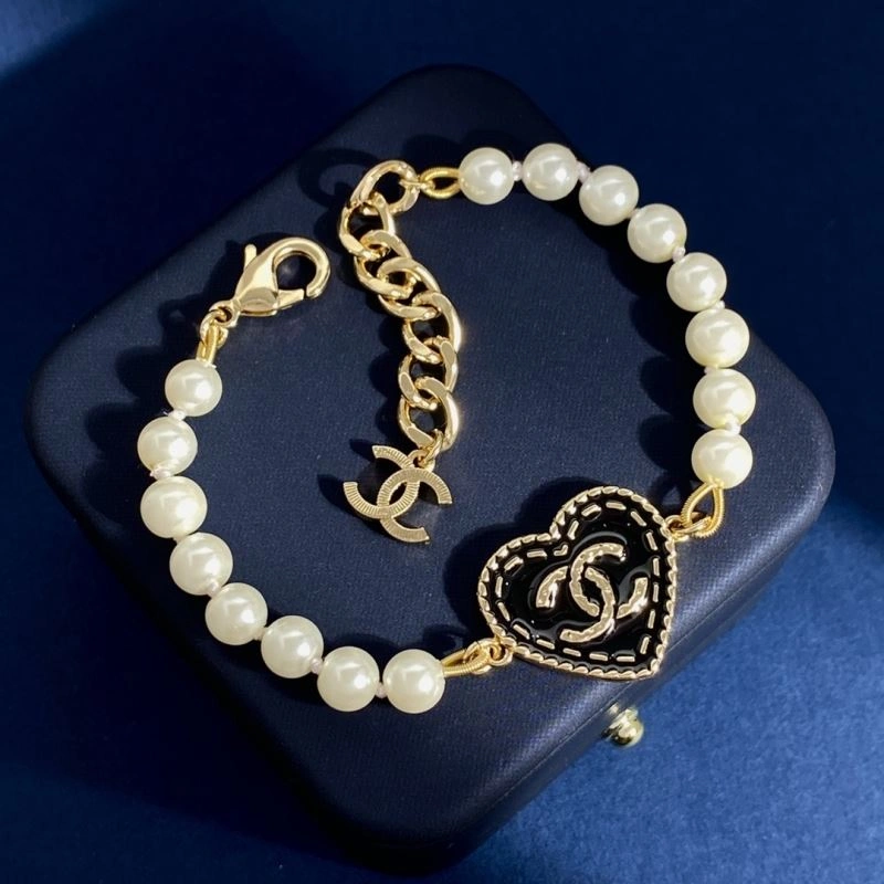 Cozy Chanel Bracelets 231967