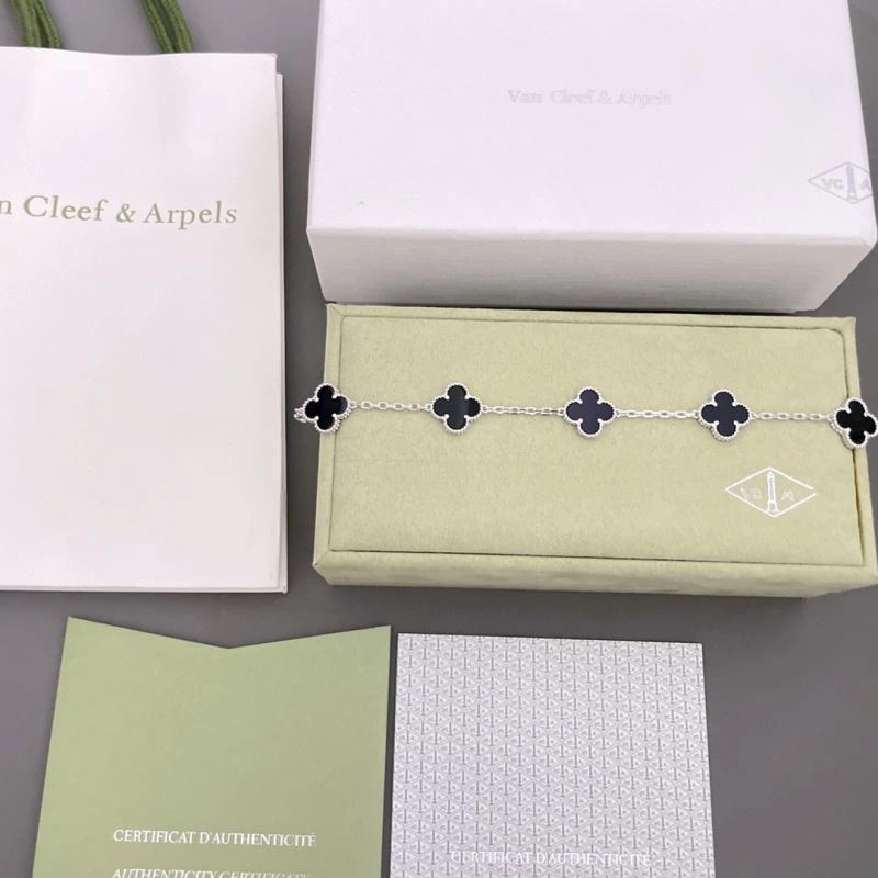 Chanel Bracelets Sophisticated 231949