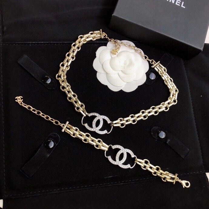 RelaxedFit Chanel Bracelets 230340
