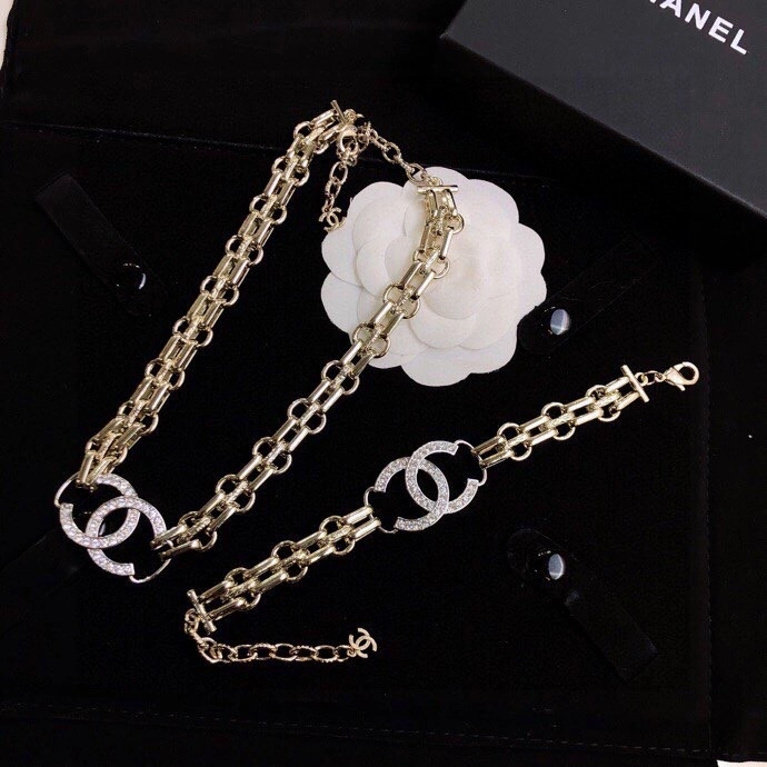 RelaxedFit Chanel Bracelets 230340