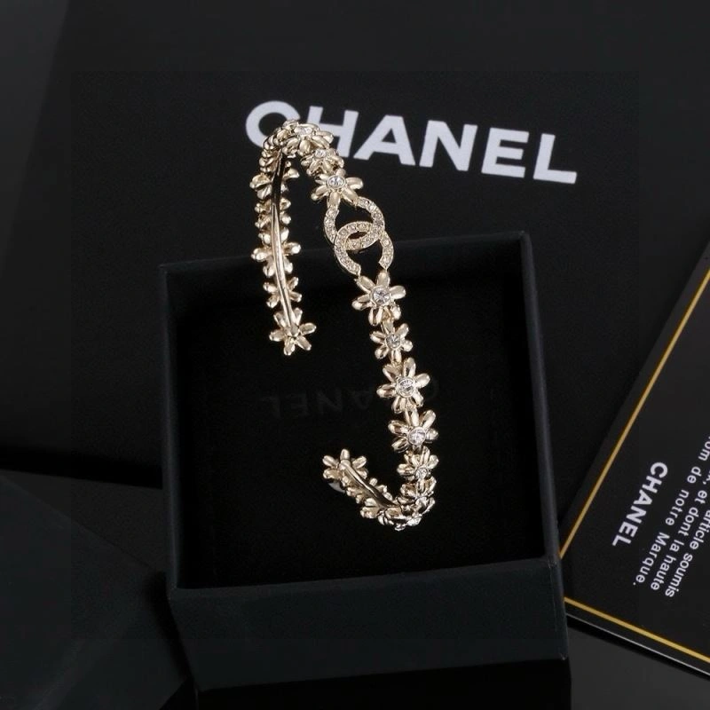 Chanel Bracelets Stylish 229380