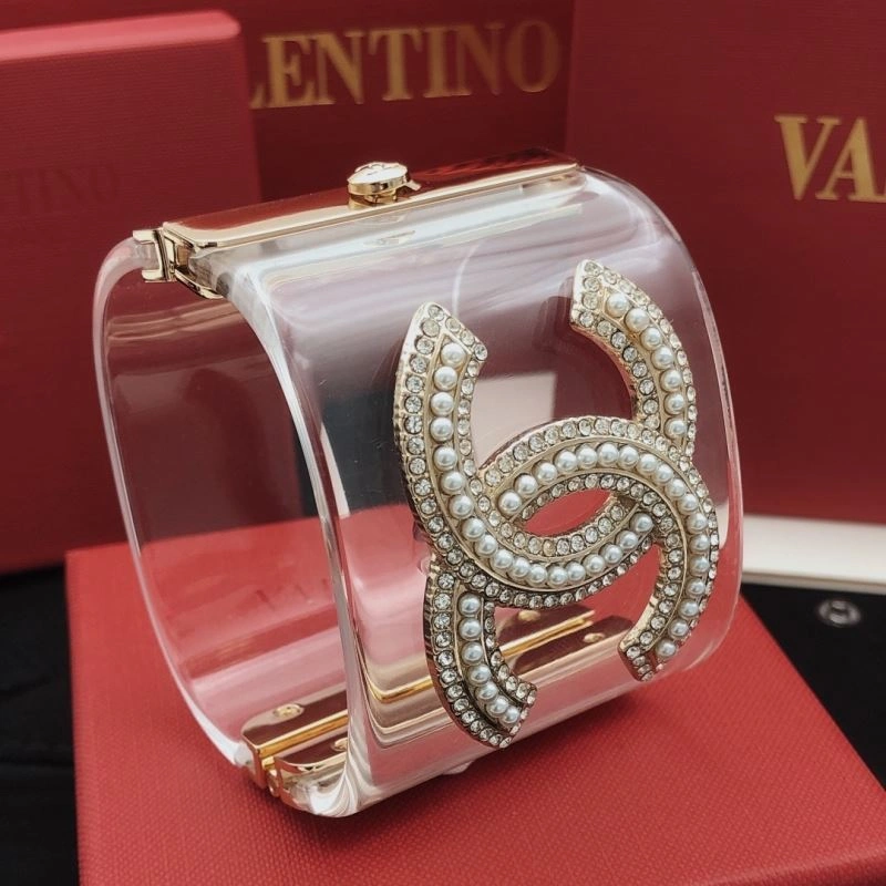Snug Chanel Bracelets 229323
