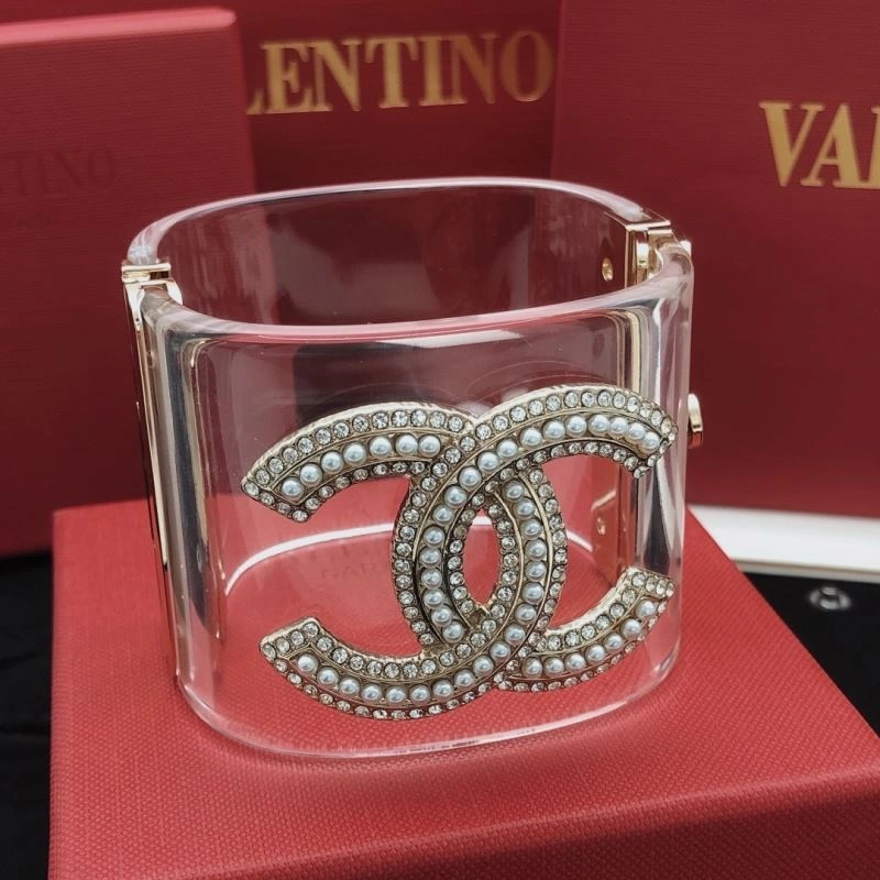 Snug Chanel Bracelets 229323