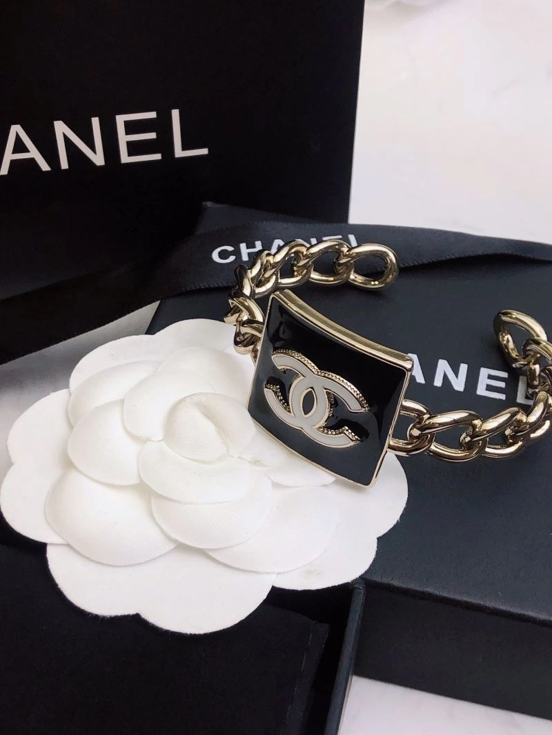 Versatile Chanel Bracelets 228419