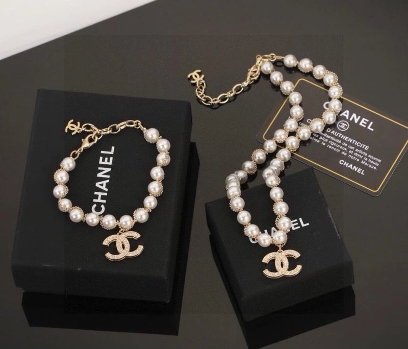 Effortless Chanel Bracelets 228351