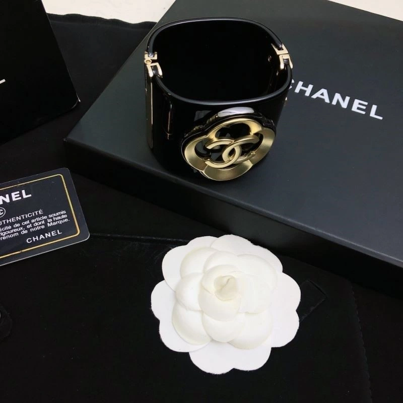Chanel Bracelets Stylish 224521