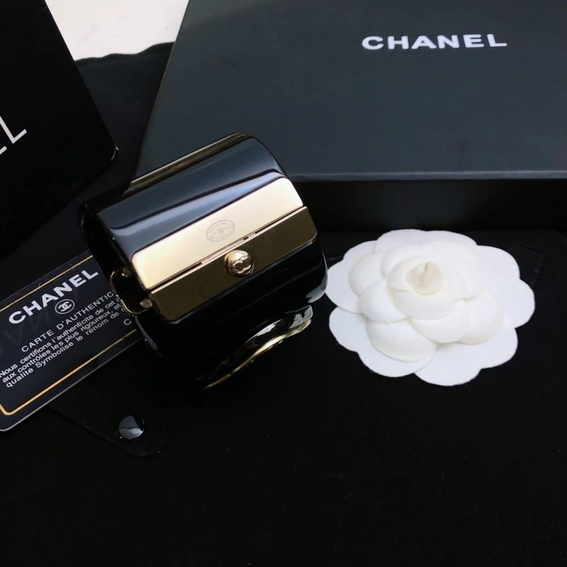 Chanel Bracelets Stylish 224521