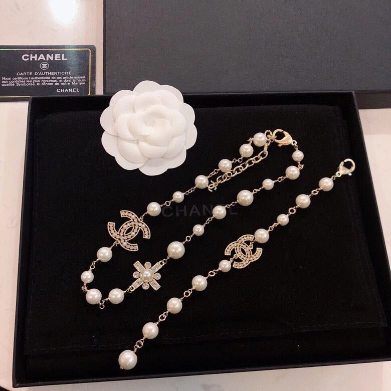 Trendsetting Chanel Bracelets 223246