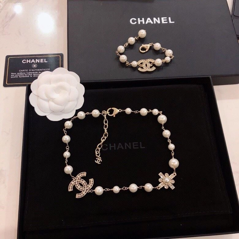 Trendsetting Chanel Bracelets 223246