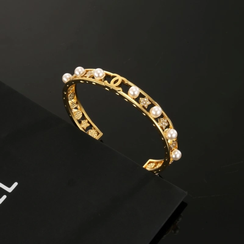 Snug Chanel Bracelets 220466
